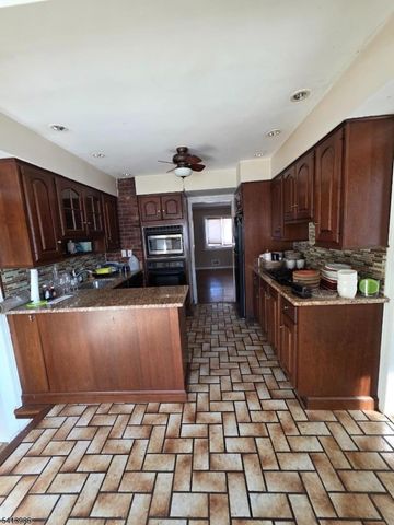 112 Hill Hollow Rd, South Plainfield Boro, NJ 07080