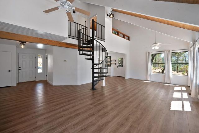 15880 Arrowhead Pl, Grass Valley, CA 95949