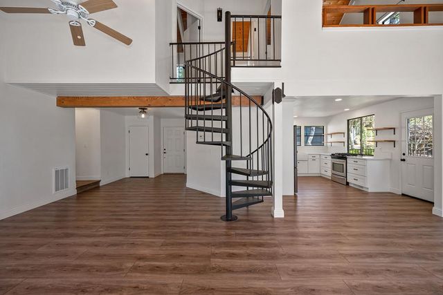 15880 Arrowhead Pl, Grass Valley, CA 95949