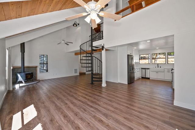 15880 Arrowhead Pl, Grass Valley, CA 95949