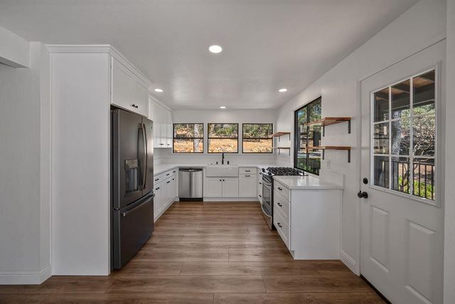 15880 Arrowhead Pl, Grass Valley, CA 95949