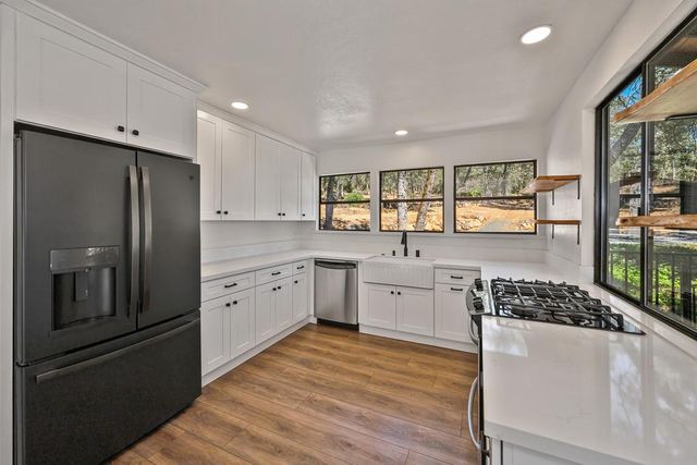 15880 Arrowhead Pl, Grass Valley, CA 95949
