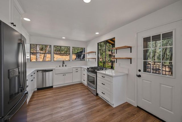 15880 Arrowhead Pl, Grass Valley, CA 95949