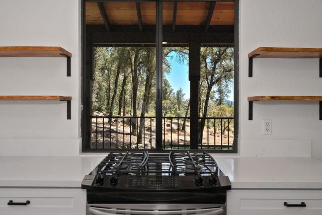 15880 Arrowhead Pl, Grass Valley, CA 95949