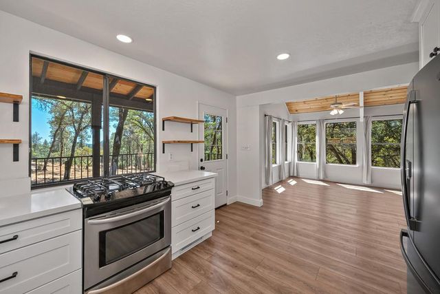 15880 Arrowhead Pl, Grass Valley, CA 95949