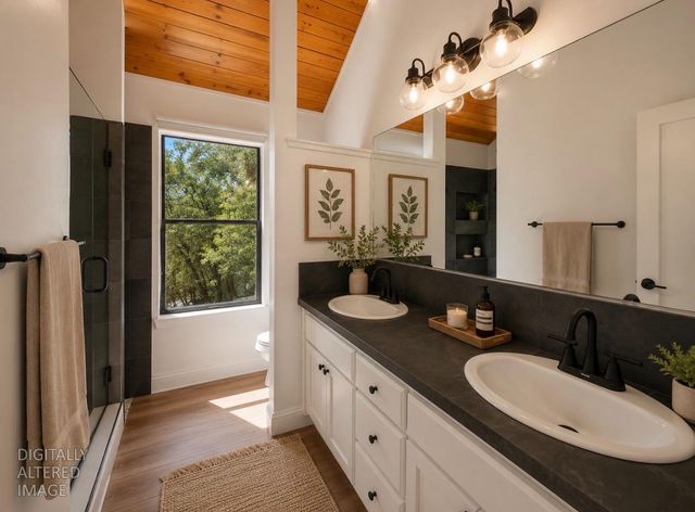 15880 Arrowhead Pl, Grass Valley, CA 95949