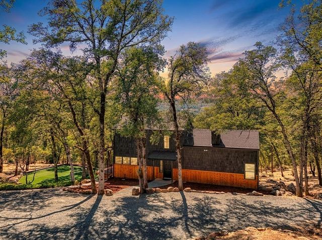 15880 Arrowhead Pl, Grass Valley, CA 95949