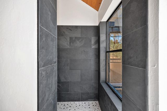 15880 Arrowhead Pl, Grass Valley, CA 95949