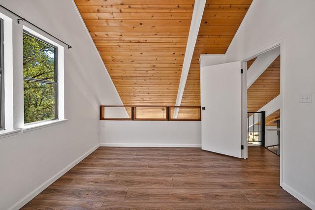 15880 Arrowhead Pl, Grass Valley, CA 95949