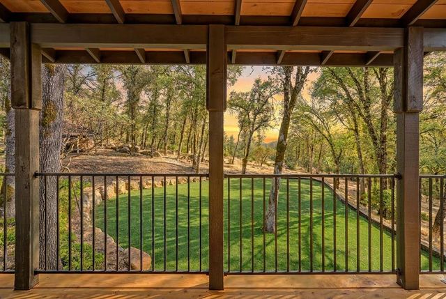 15880 Arrowhead Pl, Grass Valley, CA 95949