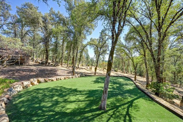 15880 Arrowhead Pl, Grass Valley, CA 95949