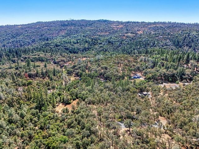 15880 Arrowhead Pl, Grass Valley, CA 95949