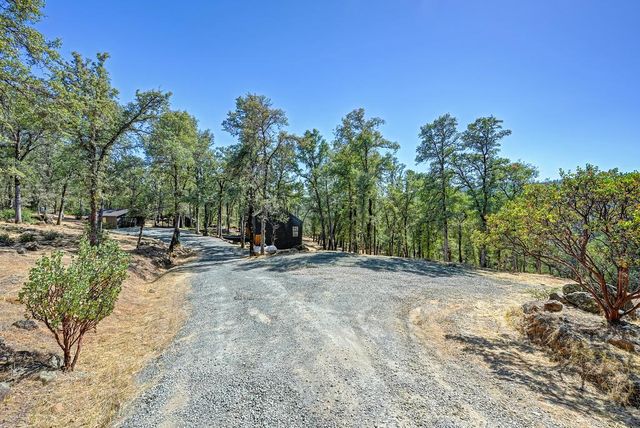 15880 Arrowhead Pl, Grass Valley, CA 95949
