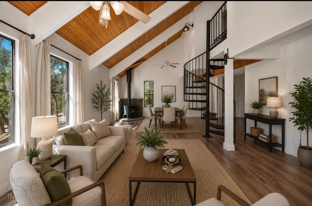 15880 Arrowhead Pl, Grass Valley, CA 95949