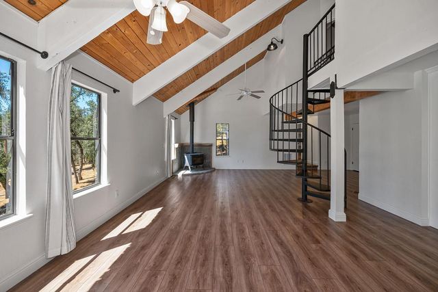 15880 Arrowhead Pl, Grass Valley, CA 95949