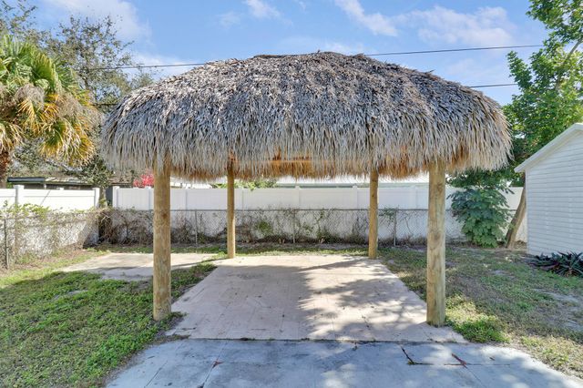 18975 SE Homewood Avenue, Jupiter, FL 33469