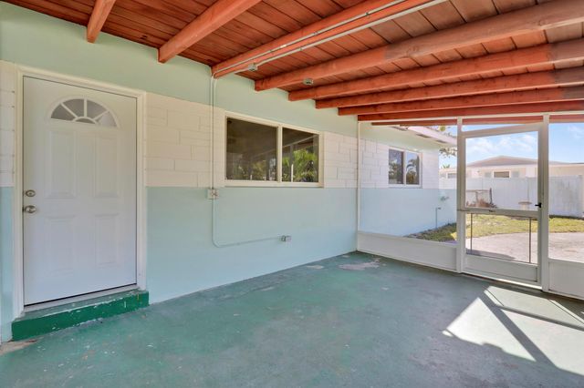 18975 SE Homewood Avenue, Jupiter, FL 33469