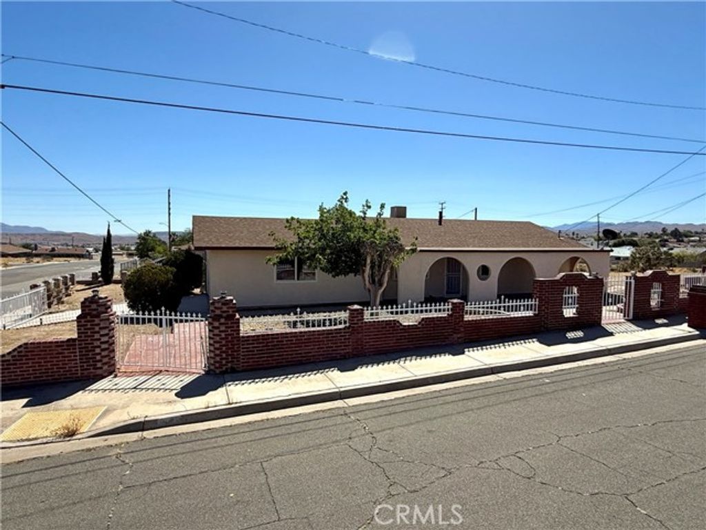 1011 Manzanita, Barstow, CA 92311