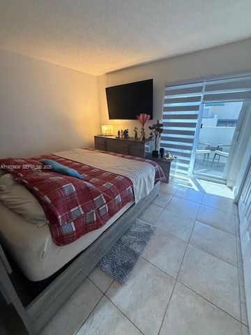 8670 NW 6th Ln 4-210, Miami, FL 33126