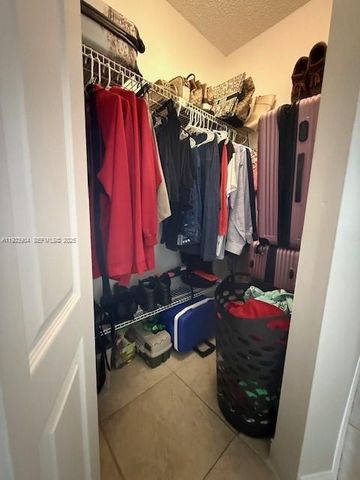 8670 NW 6th Ln 4-210, Miami, FL 33126