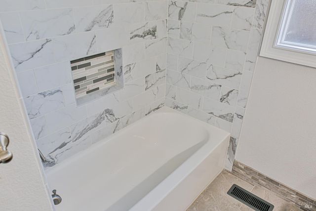 365 Alden Ct, Windsor, CA 95492