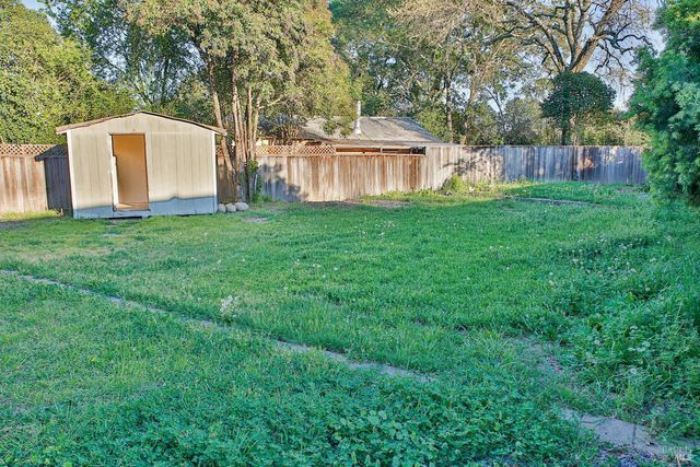 365 Alden Ct, Windsor, CA 95492