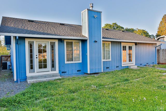 365 Alden Ct, Windsor, CA 95492