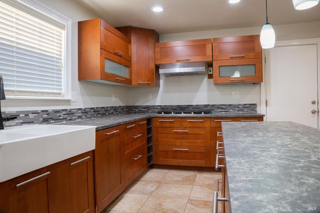 365 Alden Ct, Windsor, CA 95492