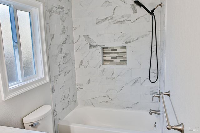 365 Alden Ct, Windsor, CA 95492