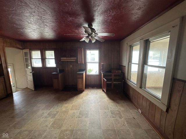 619 E 27th Street, Anderson, IN 46016