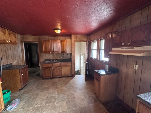 619 E 27th Street, Anderson, IN 46016