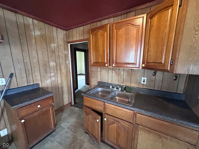 619 E 27th Street, Anderson, IN 46016