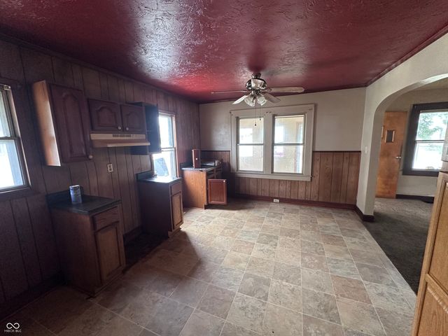 619 E 27th Street, Anderson, IN 46016