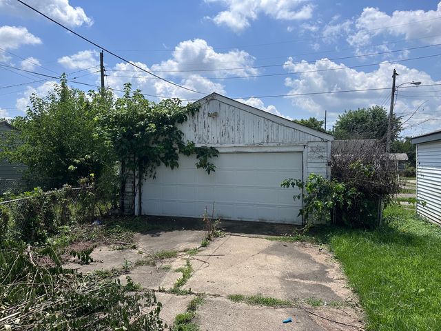 619 E 27th Street, Anderson, IN 46016