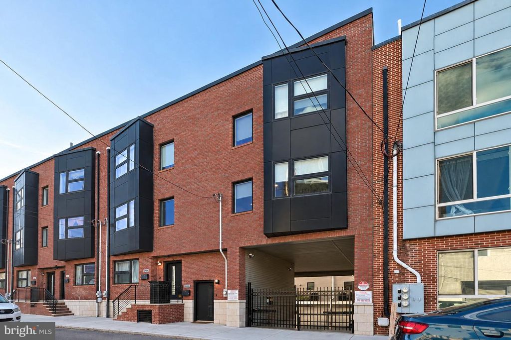 2670 SALMON ST, PHILADELPHIA, PA 19125 — exterior