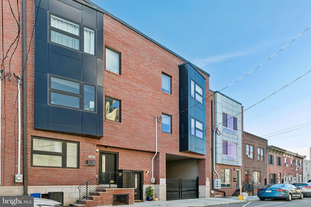 2670 SALMON ST, PHILADELPHIA, PA 19125 — photo 3