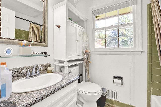 2122 Colonial Oak Way, Stone Mountain, GA 30087