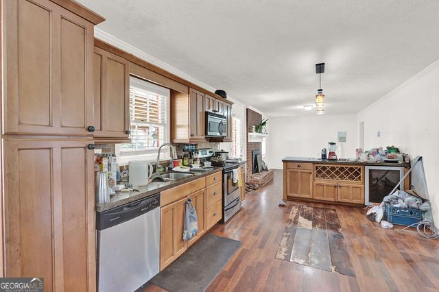 2122 Colonial Oak Way, Stone Mountain, GA 30087