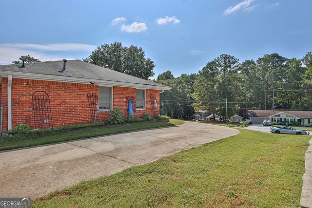 2122 Colonial Oak Way, Stone Mountain, GA 30087