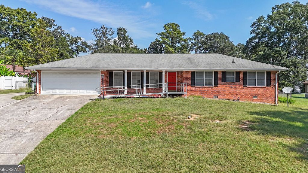 2122 Colonial Oak Way, Stone Mountain, GA 30087
