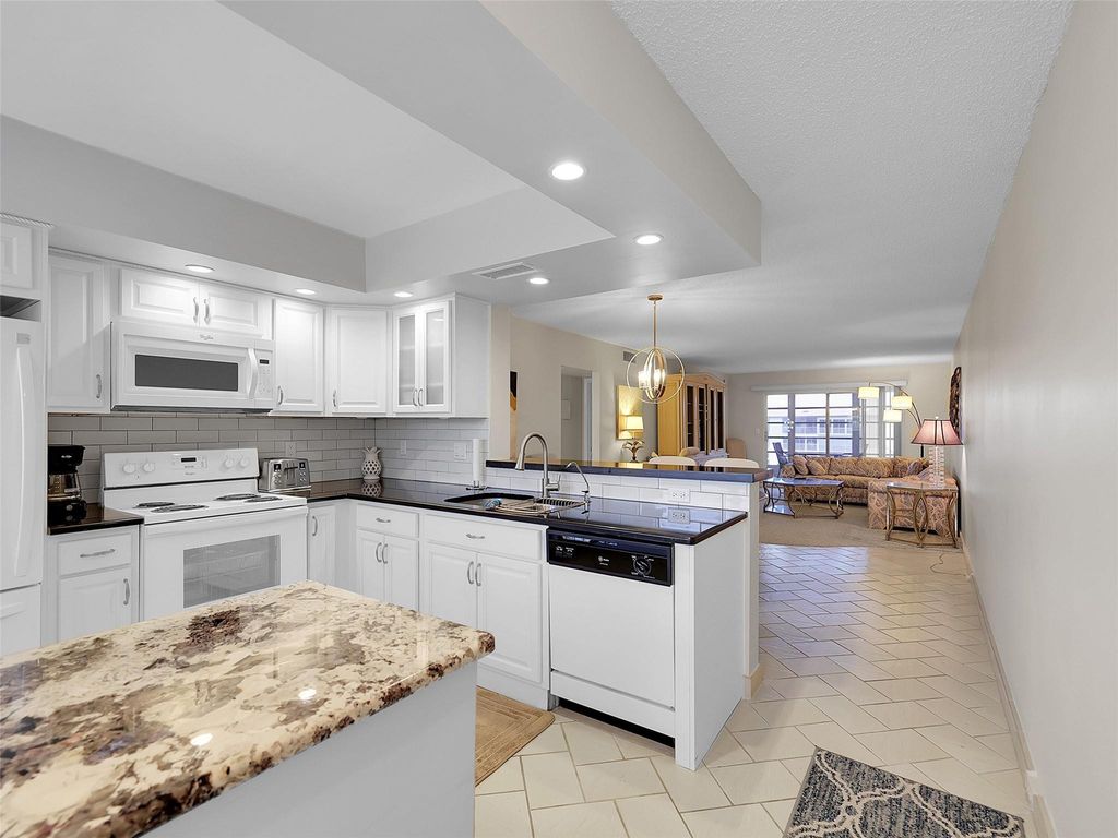 3005 Portofino Isle G4, Coconut Creek, FL 33066