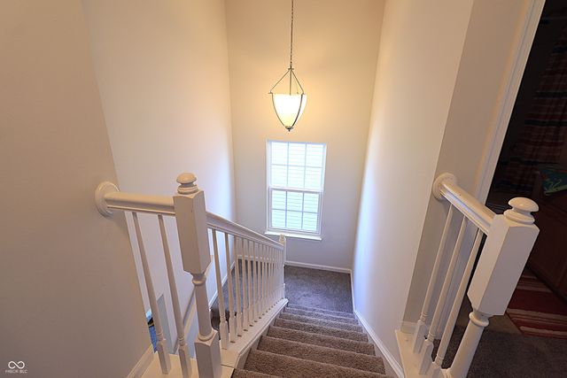 733 Keepsake Run, Greenwood, IN 46143