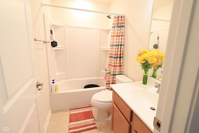 733 Keepsake Run, Greenwood, IN 46143