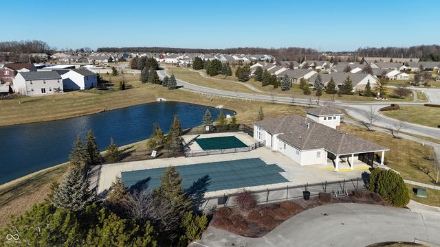 733 Keepsake Run, Greenwood, IN 46143