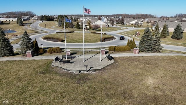 733 Keepsake Run, Greenwood, IN 46143