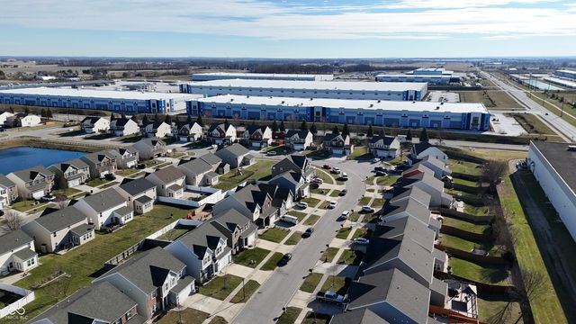 733 Keepsake Run, Greenwood, IN 46143