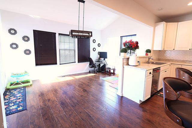 733 Keepsake Run, Greenwood, IN 46143