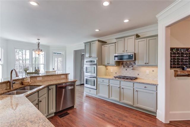 1005 Silver Thorne Drive, Loganville, GA 30052