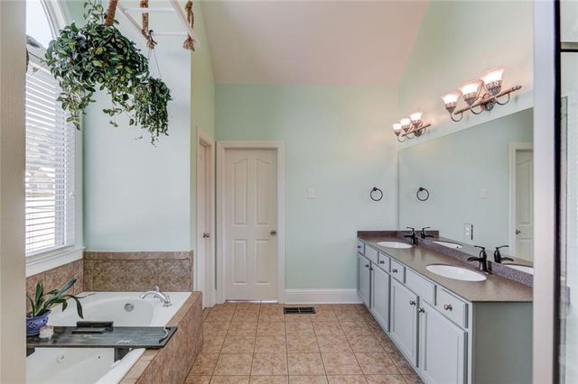 1005 Silver Thorne Drive, Loganville, GA 30052