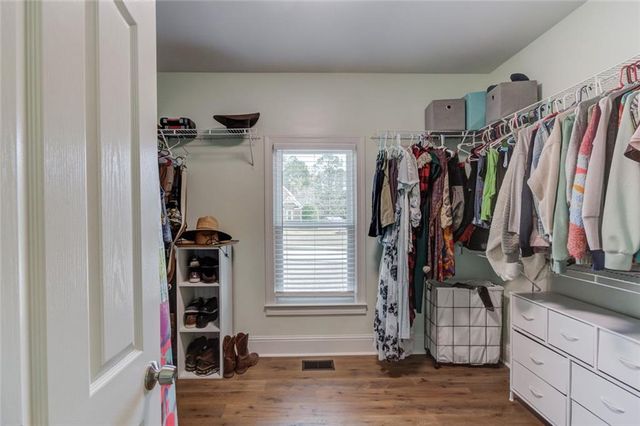 1005 Silver Thorne Drive, Loganville, GA 30052